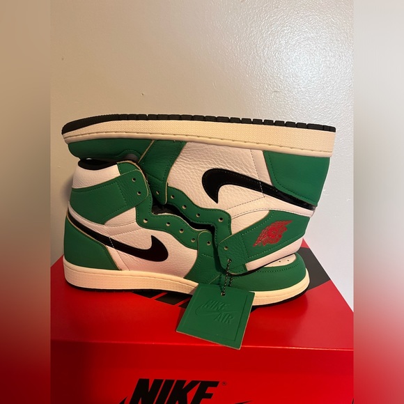 Air Jordan 1 Lucky Green (DB4612-300) 10.5(w)/9 mens BRAND NEW - Picture 2 of 10